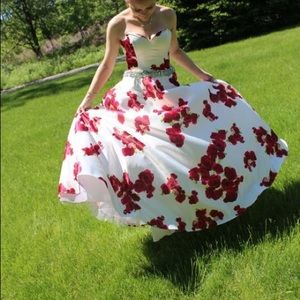 BEAUTIFUL prom dress